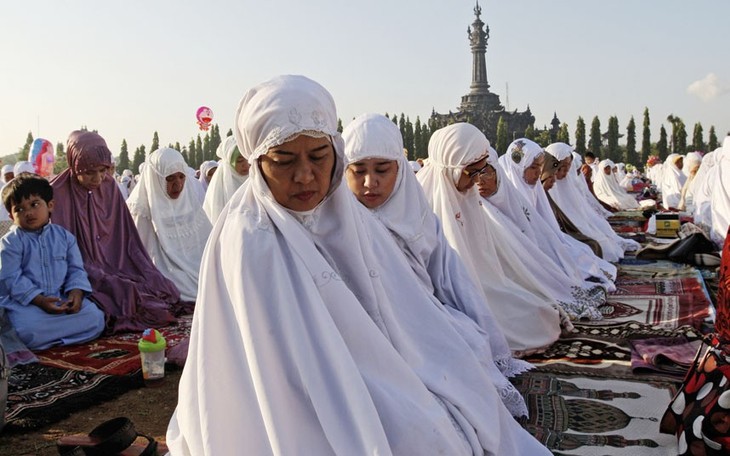 ชาวมุสลิมทั่วโลกเข้าร่วมพิธีEid Al Adha - ảnh 1